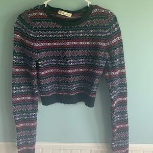 Cute cropped Abercrombie sweater with patterns!